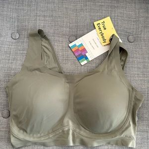True & co scoop with lift New with tags size M
